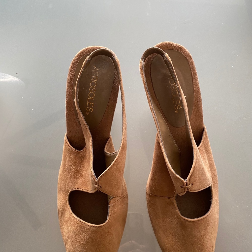 Aerosols low heel ladies shoes. Barely worn